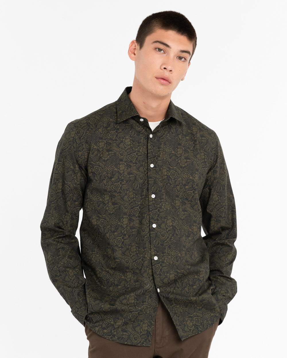 green washed poplin stretch shirt with foliage print